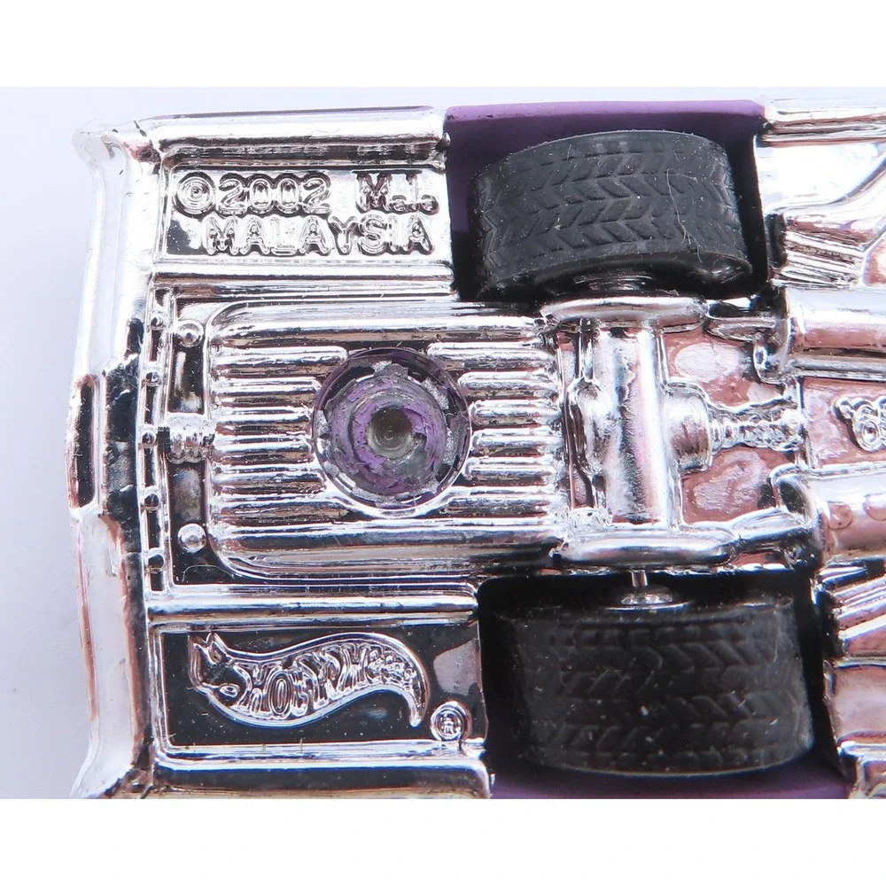 Hot Wheels 2004 Treasure Hunt 65 Bonneville Purple Matte Flames Real Riders 1:64
